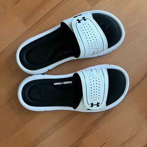 Armour shoes  flip flops, size 6